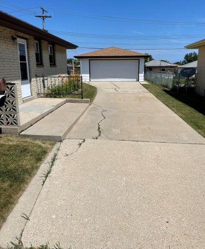2314 Halsey Ave, Milwaukee, WI 53221-2966