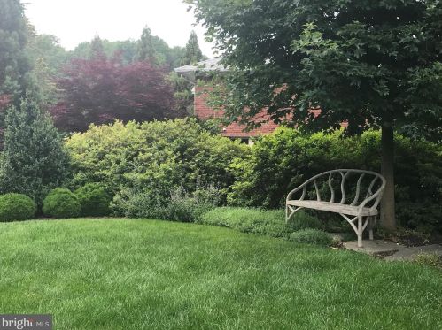 6510 Walters Woods Dr, Falls Church, VA 22044-1425