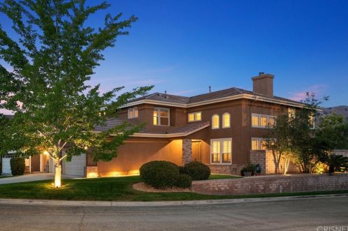 490 Tree Hollow Ct, Simi Valley CA  93065-7311 exterior