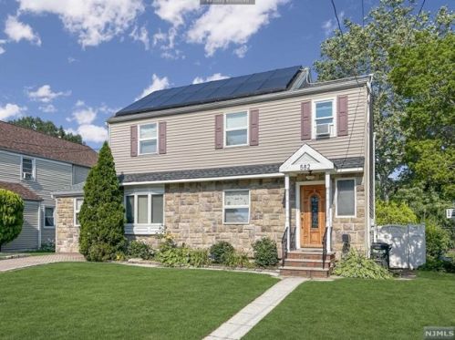 582 Clarendon Ct, River Edge NJ  07661-2136 exterior