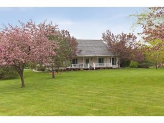 610 Oakley Cir, Hudson, WI 54016-8244