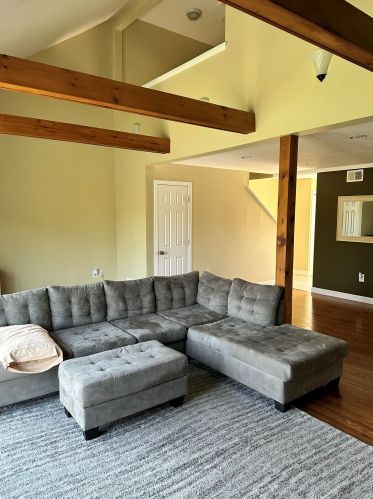 32 Pendleton Ln, Londonderry NH  03053-3676 exterior