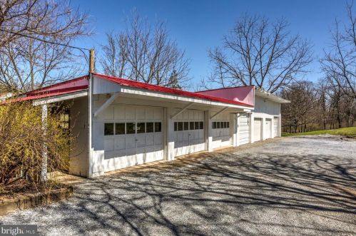 210 Hoernerstown Rd, Hummelstown PA  17036-9503 exterior