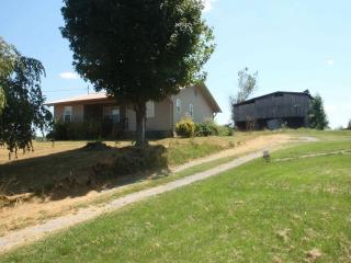 210 Vine St, Surgoinsville, TN 37873-3035