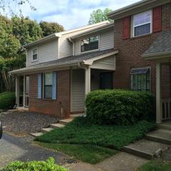2621 Cottage Pl, Greensboro, NC 27455-2918