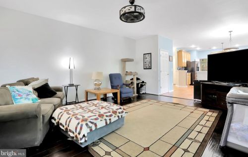 357 Locust Grove Dr, Purcellville VA  20132-3285 exterior