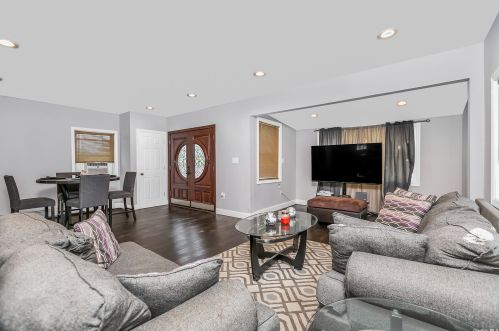 237 Woodycrest Dr, Holtsville NY  11742-1760 exterior