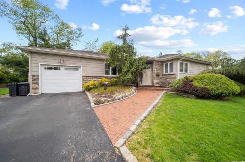 31 Ivy Dr, Muttontown, NY 11753-1812