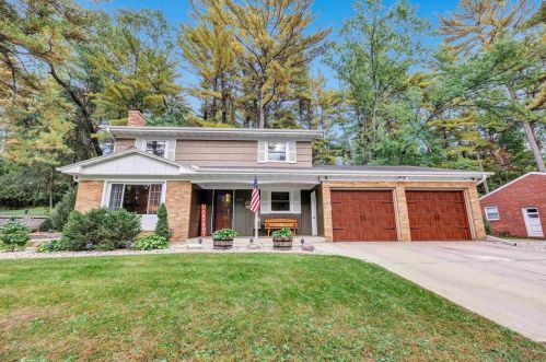 824 Laverne Dr, Green Bay, WI 54311-5936
