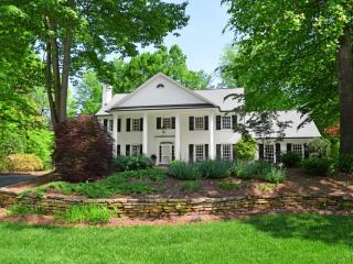 2 Dunaway Ct, Greensboro, NC 27408-3801