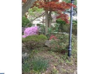 121 Quaker Ln, Haverford, PA 19041-1033