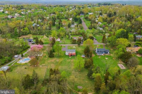 1822 Old Sumneytown Pike, Harleysville PA  19438-1129 exterior