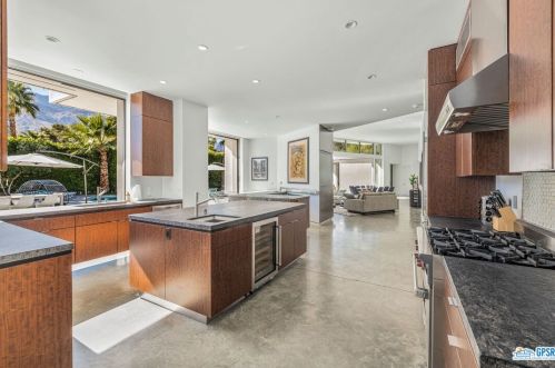 1189 Tamarisk Rd, Palm Springs CA  92262-5830 exterior