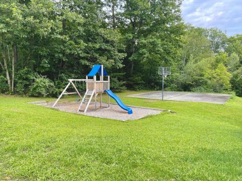 17 Meetinghouse Rd, Keene NH  03431-2065 exterior