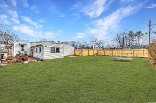 1 Yalta Dr, Central Islip, NY 11722-1108