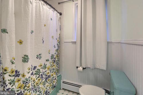 814 Sycamore Dr, Lansdale PA  19446-3128 exterior