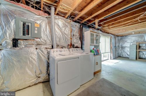 1304 Cold Harbor Ct, Herndon VA 20170-2018 exterior