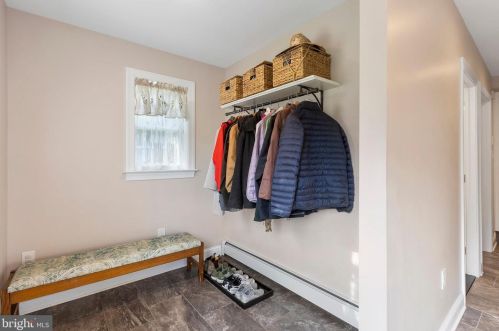 17 Windmill Dr, Southampton PA  18966-2328 exterior