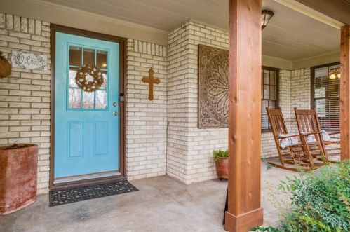 9262 Forest Hills Blvd, Dallas TX  75218-3631 exterior