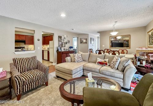 95 Tulip Ln, East Freehold NJ  07728-4088 exterior