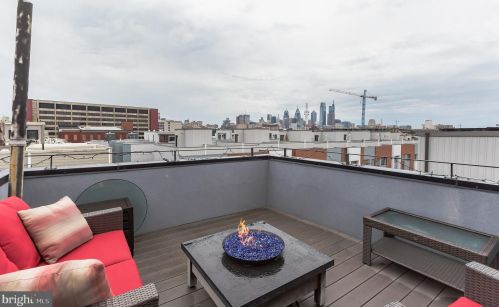 310 Fairmount Ave, Philadelphia PA  19123-2931 exterior