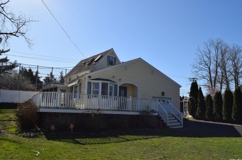 2 Oceanside Ct, Northport, NY 11768-1301