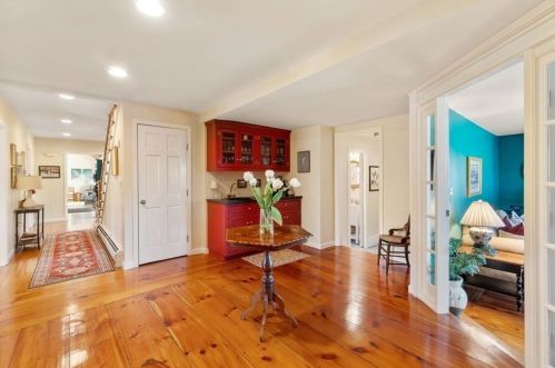 22 Main St, Dover MA  02030-2026 exterior