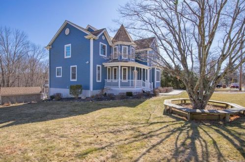 42 Ridgeview Ave, Mahopac, NY 10541-4819