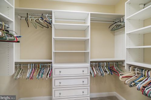 2033 Windrow Dr, Princeton NJ  08540-5023 exterior