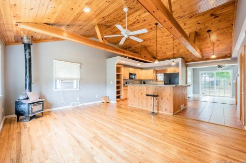 3 Robin St, Waterford, CT 06385-2111