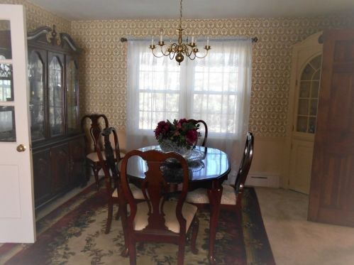 79 Wildwood Gln, Springfield MA 01106-3318 exterior