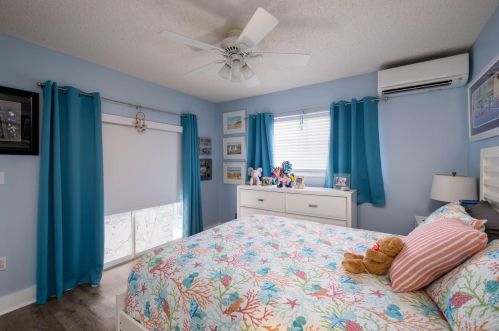 16 Corrine Pl, Key Largo FL 33037-4203 exterior