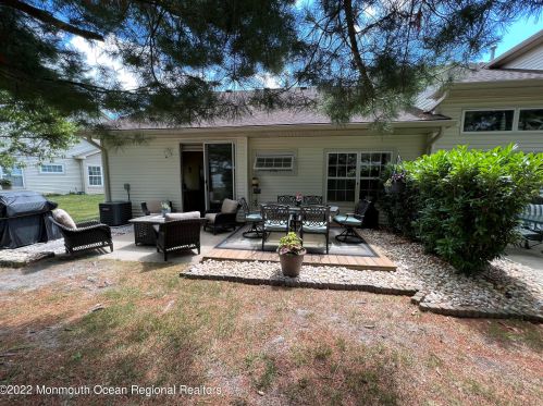 39 Riva Blvd, Bricktown NJ 08723-7983 exterior