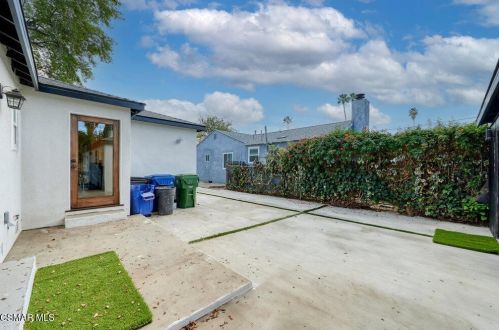 14363 Collins St, Van Nuys CA 91316-1030 exterior