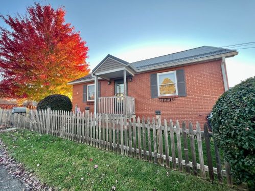 204 Locust St, Grays Landing, PA 15461-2016
