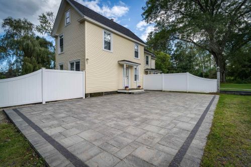 2 Emery Ln, Stratham NH  03885-2309 exterior