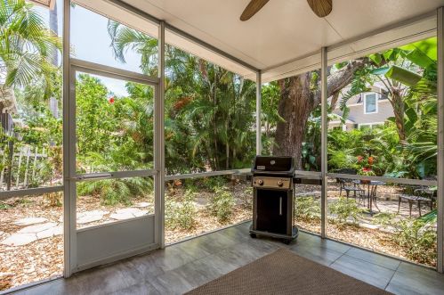 553 Vista Trail Ct, Palm Harbor FL  34683-5260 exterior