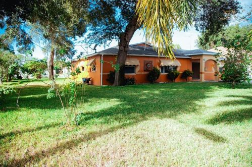 4015 31st St, Saint Petersburg, FL 33714-4513