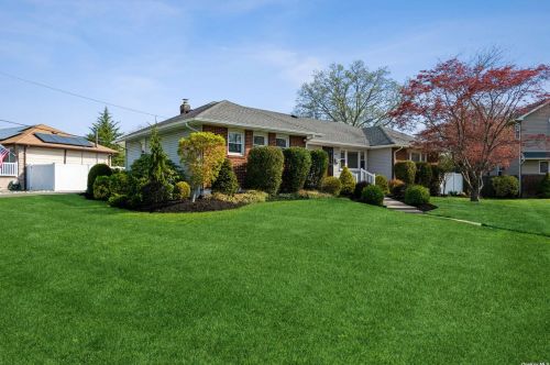 837 Davis Pl, North Wantagh, NY 11793-1117
