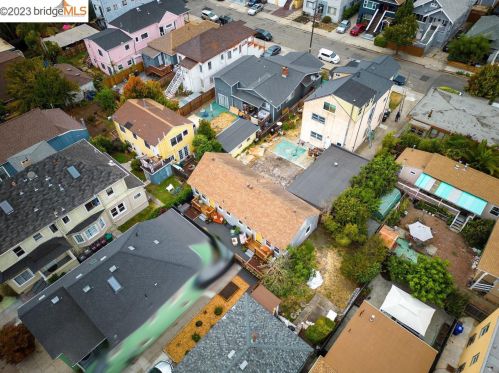 1058 56th St, Oakland CA 94608-2745 exterior