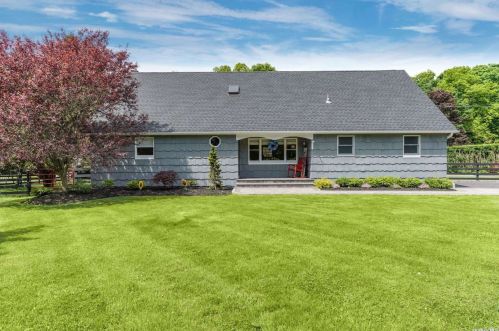 26 Mortimer Pl, Eastport, NY 11941-1105