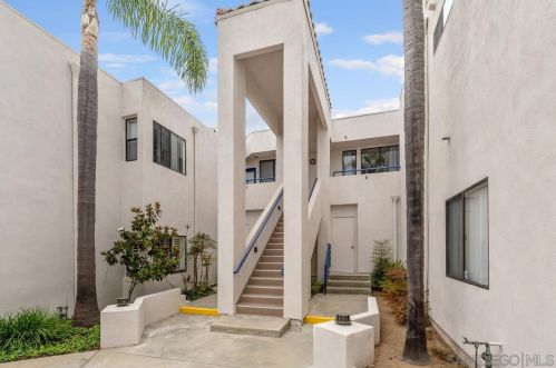 3984 Lamont St, San Diego, CA 92109-6180