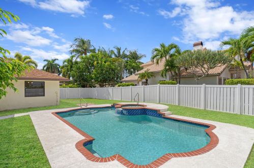 7323 Fairway Trl, Boca Raton, FL 33487-1498