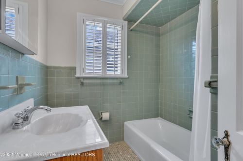 1604 Maplewood Rd, Belmar NJ 07719-3151 exterior