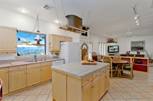1978 Bayshore Rd, Lake Havasu City, AZ 86404-9678