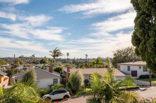 629 Garfield St, Oceanside, CA 92054-4211