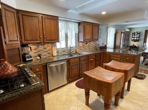 128 Pound Rd, Cumberland RI  02864-2706 exterior