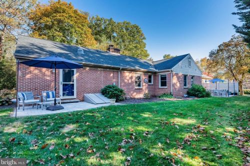 300 28th St, Camp Hill PA  17011-2801 exterior