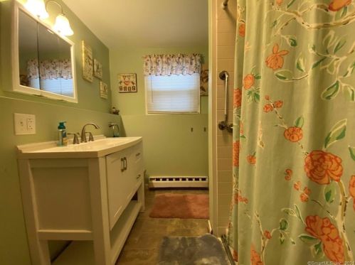 304 East Rd, Bristol CT  06010-6838 exterior