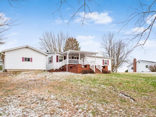 8090 Rdg Rd, Zanesville OH  43701-7869 exterior